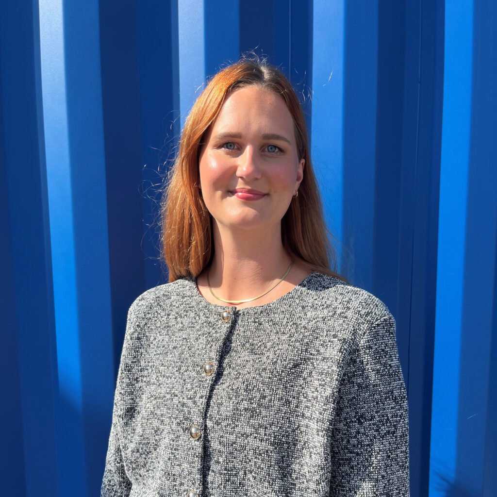 Julia Bjering innesäljare LCS Container Solutions hjälper dagligen kunder att hitta rätt containerlösning