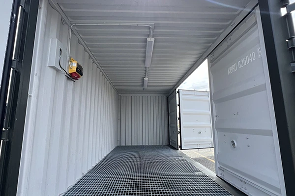 Containerlösning med reservkraft och batterilager för samhällskritisk teknik utomhus